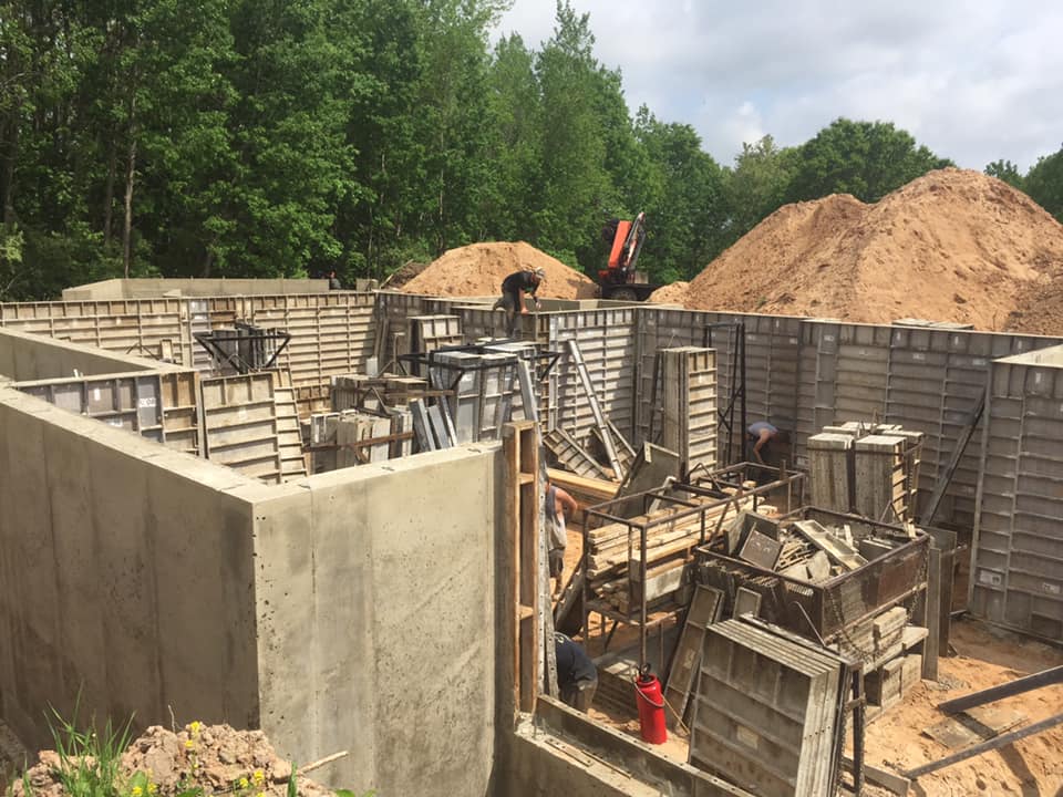 Residential crews pouring walls in sand